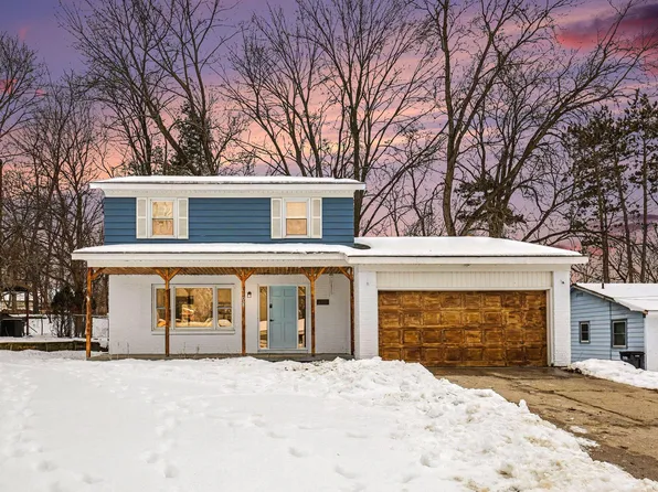 1038 59th St SE, Kentwood, MI 49508