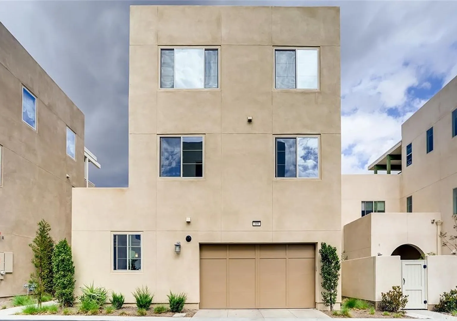 Stunning Tri Level Home in Great Park Community — Photo 4