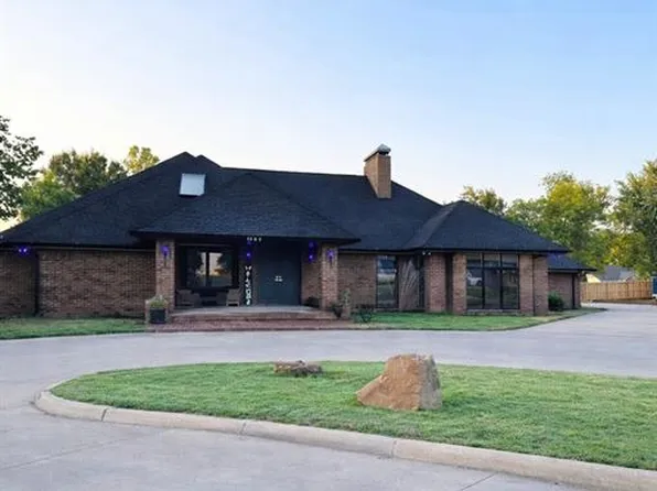 1105 SE Heritage Dr, El Reno, OK 73036