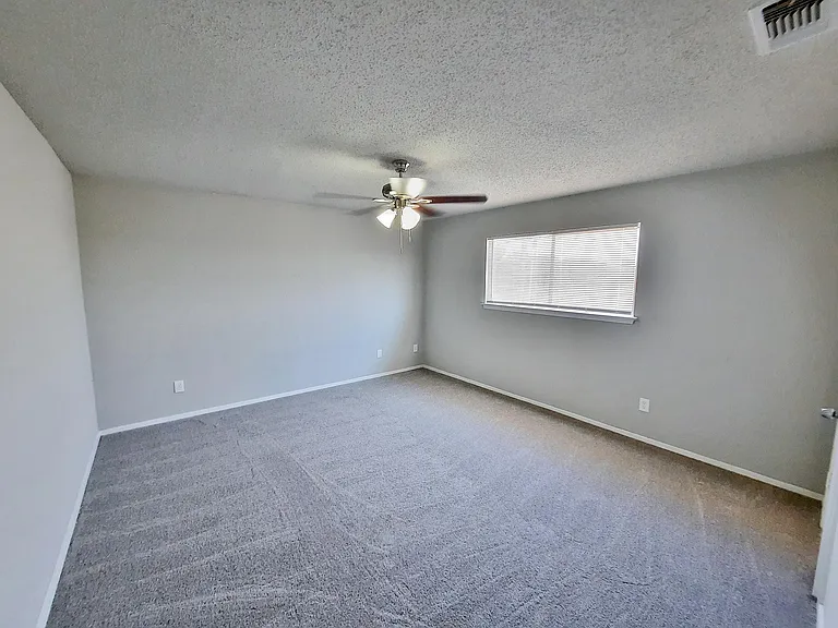 2646 Winslow Dr — Photo 10