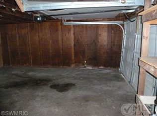 1097 East St, Muskegon, MI 49442