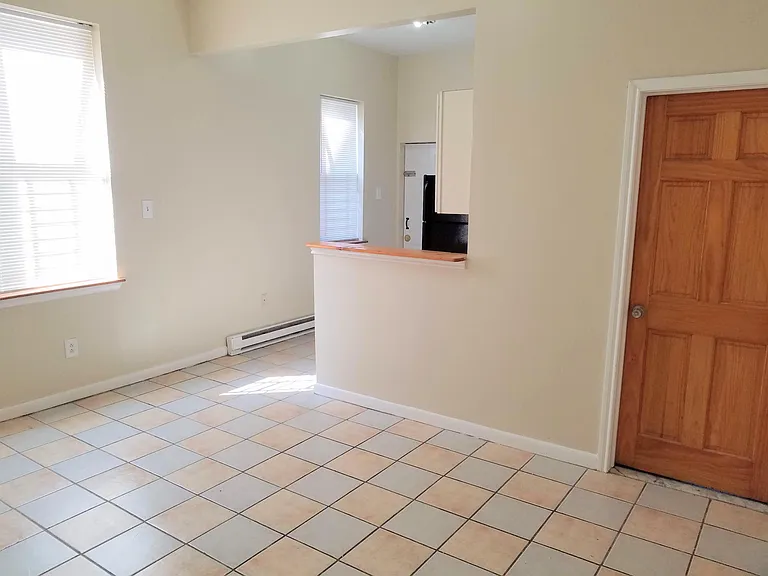 1323 W Butler St #1 — Photo 2