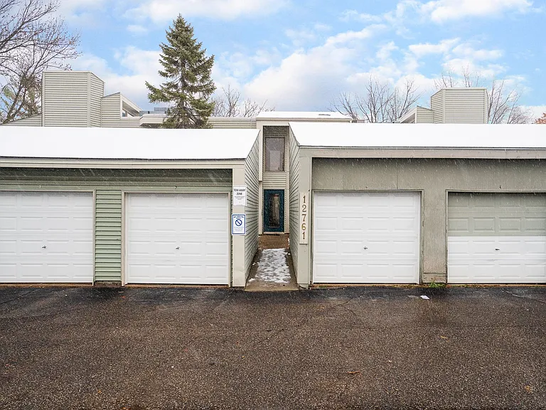 Greenwood Apartments — Photo 2