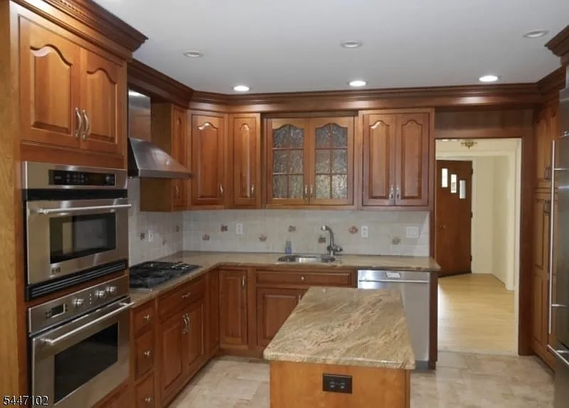 3 bed, 2.5 bath, $4,900 — Photo 4