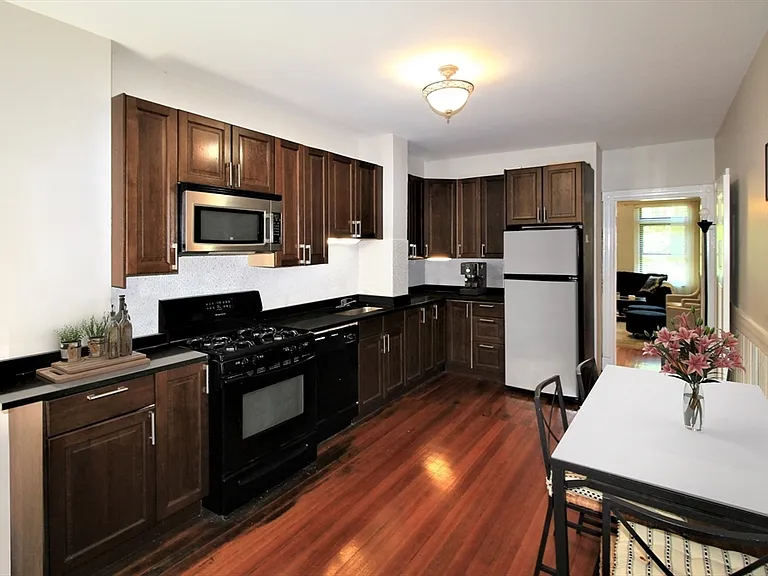 1805 Beacon St #3 — Photo 9