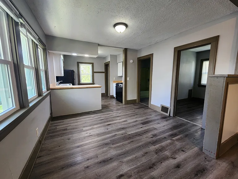 526 Kirkwood Ave — Photo 3