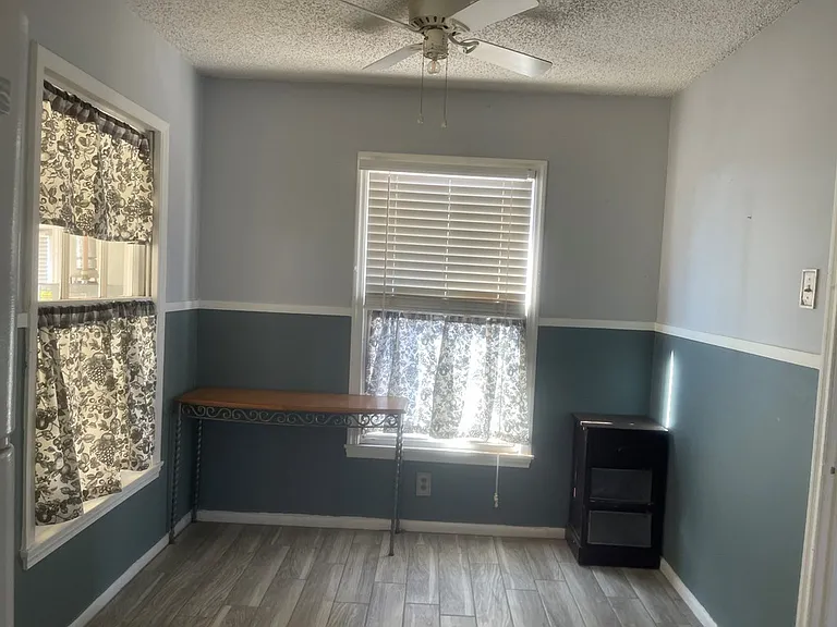 2605 W Washington Ave — Photo 3