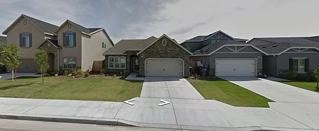 6220 E Farrin Ave — Photo 2