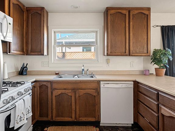 5th image of 766 S Oak Street