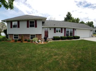 2418 Shoreline Heights Rd, Sterling, IL 61081