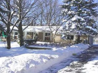 6481 Herbmoor St, Troy, MI 48098