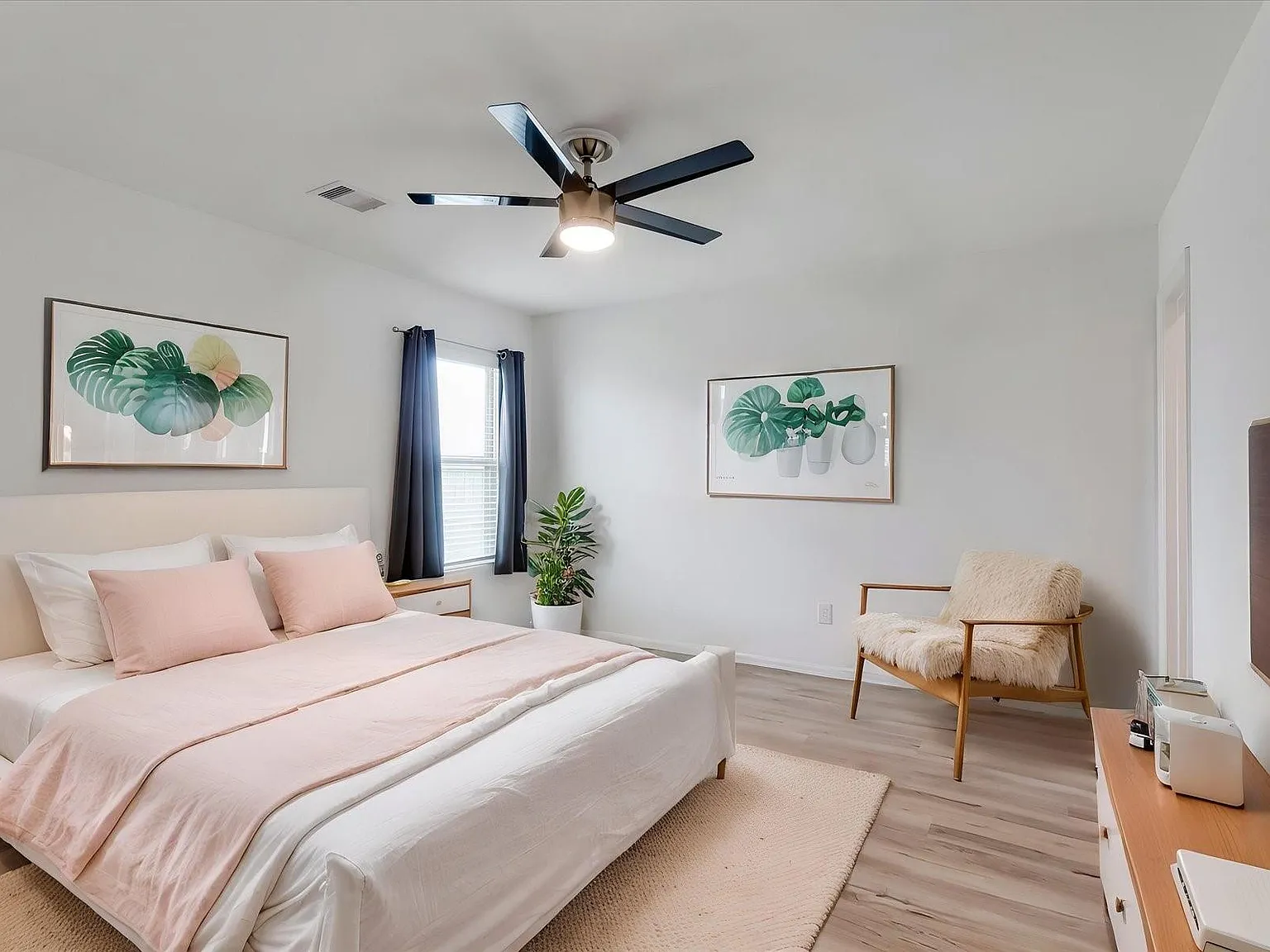 3 bed, 2.0 bath, 1461 sqft, $2,100 — Photo 3