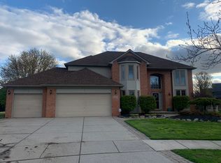 35005 Newport Ct, New Baltimore, MI 48047