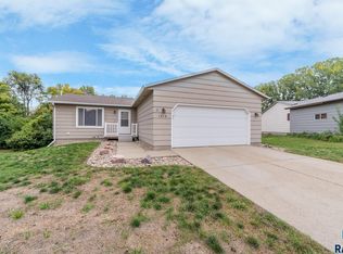 1312 N Homestead Cir, Sioux Falls, SD 57103