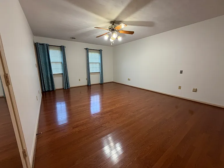 5206 Meadow Creek Dr — Photo 19