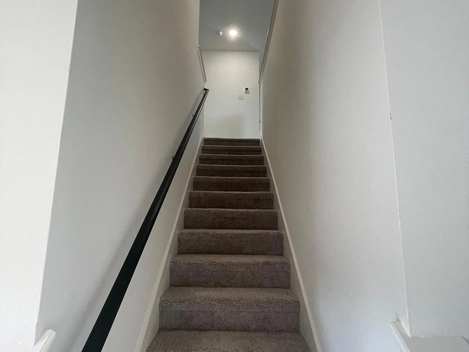 4 bed, 2.5 bath, 2221 sqft, $3,500 — Photo 2