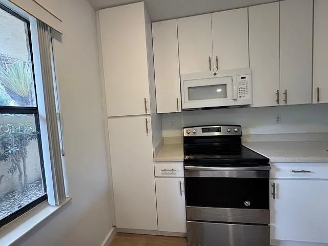 2900 NW 42nd Ave #A104 — Photo 5