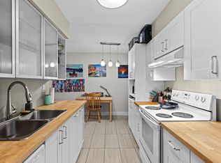 9847 Manchester Dr #112, Burnaby, BC V3N 4P4