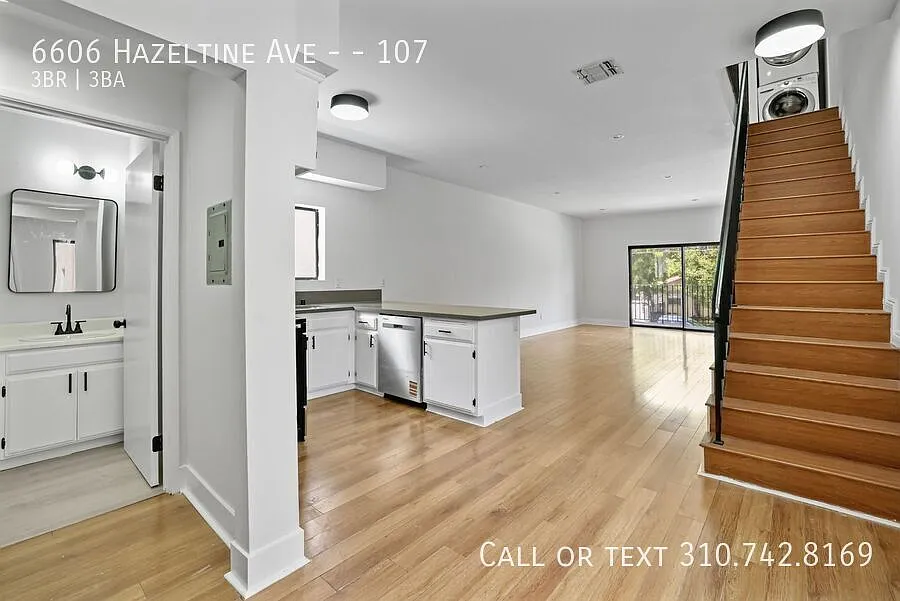 Modern 3-Bedroom Townhouse with Balcony, Parking & Remodeled Interiors — Photo 1
