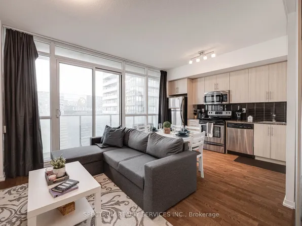 65 Bremner Blvd #4511, Toronto, ON M5J 0A7