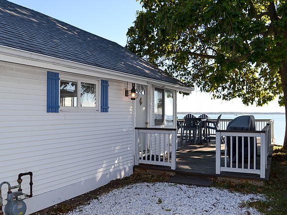 3rd image of 91 Namquid Dr