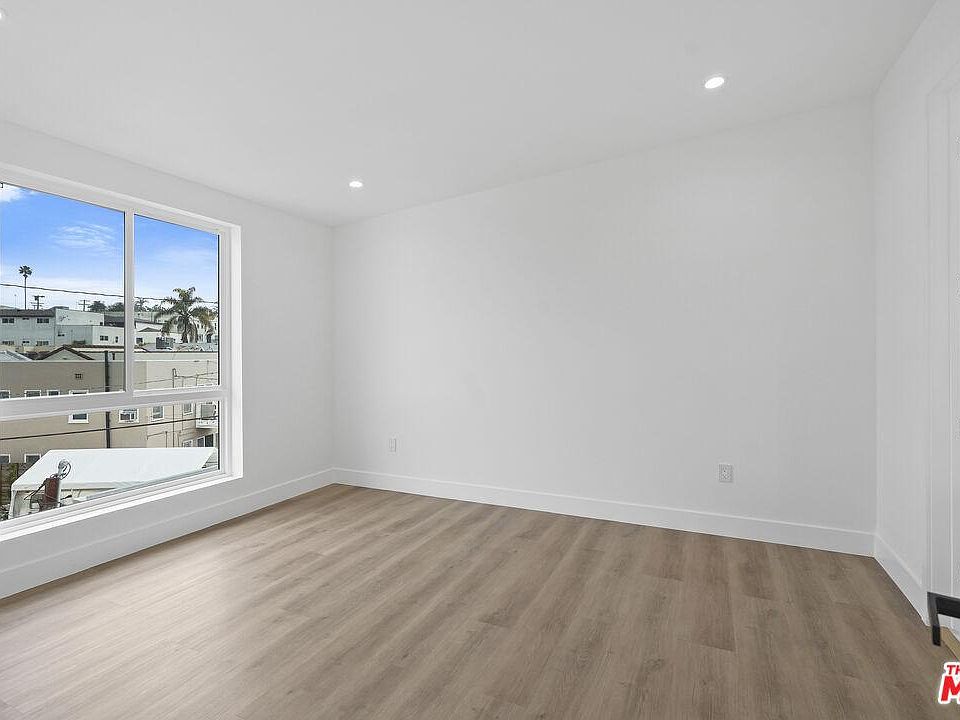 1st image of 4037 W Mont Clair St #3
