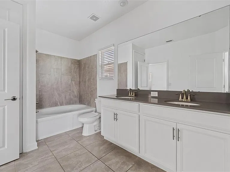 2999 Addison Blvd — Photo 18