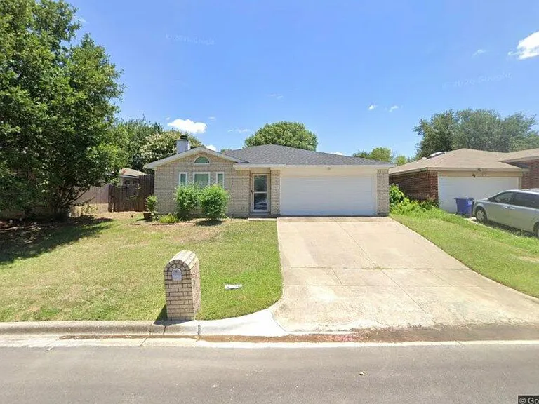 2079 Quarter Horse Ln — Photo 1
