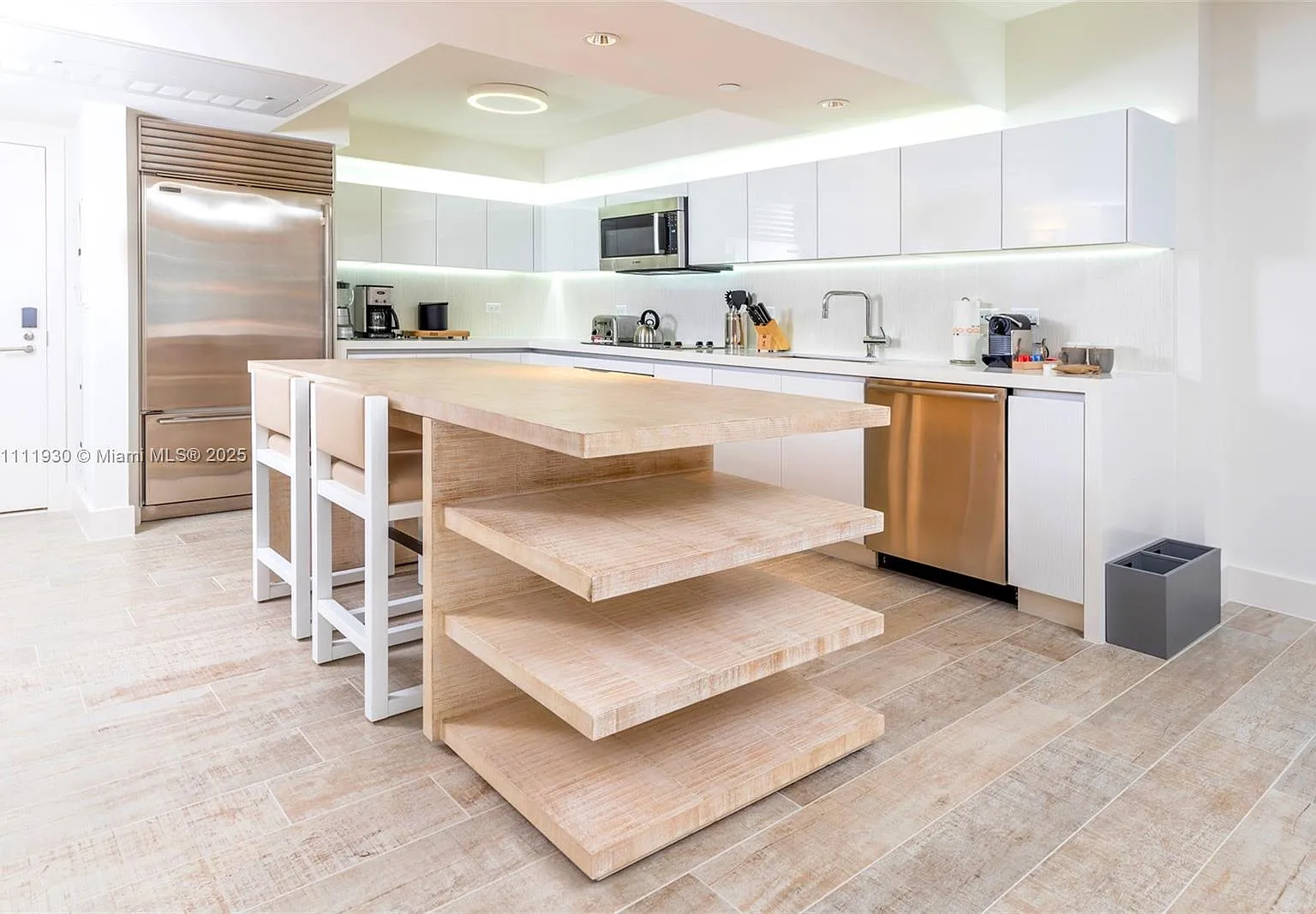 2399 Collins Avenue — Photo 4