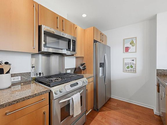 5th image of 350 11th Ave Unit 621