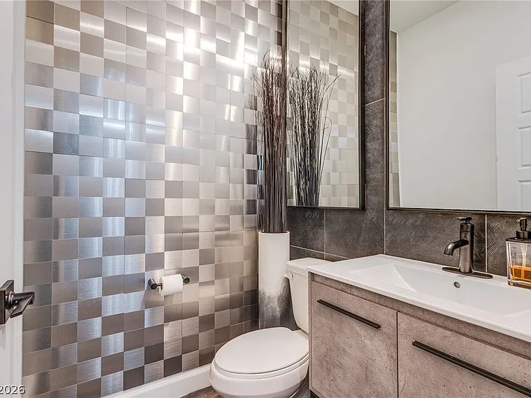 2605 Tolmezzo St — Photo 28