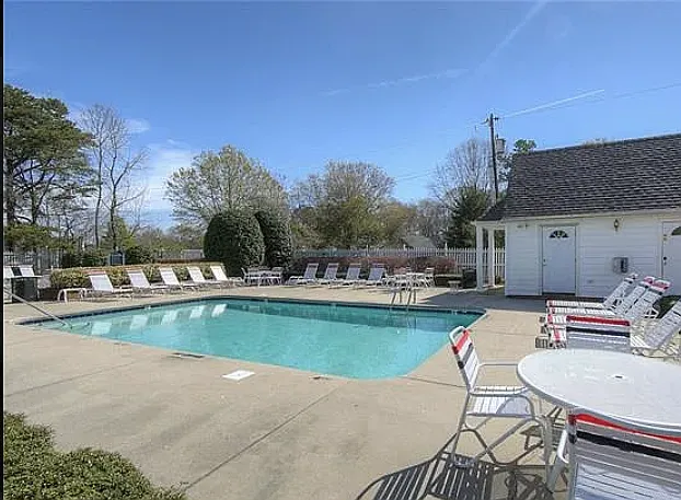 3 bed, 2371 sqft, $2,855 — Photo 2