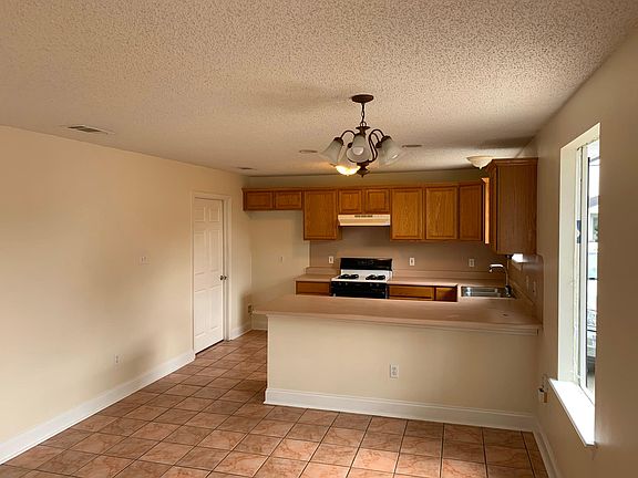 3rd image of 608 N Turnbull Dr