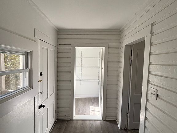 402 Bowling St Apt 1 - Photo 5_10242025