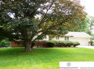 10458 Oak St, Omaha, NE 68124