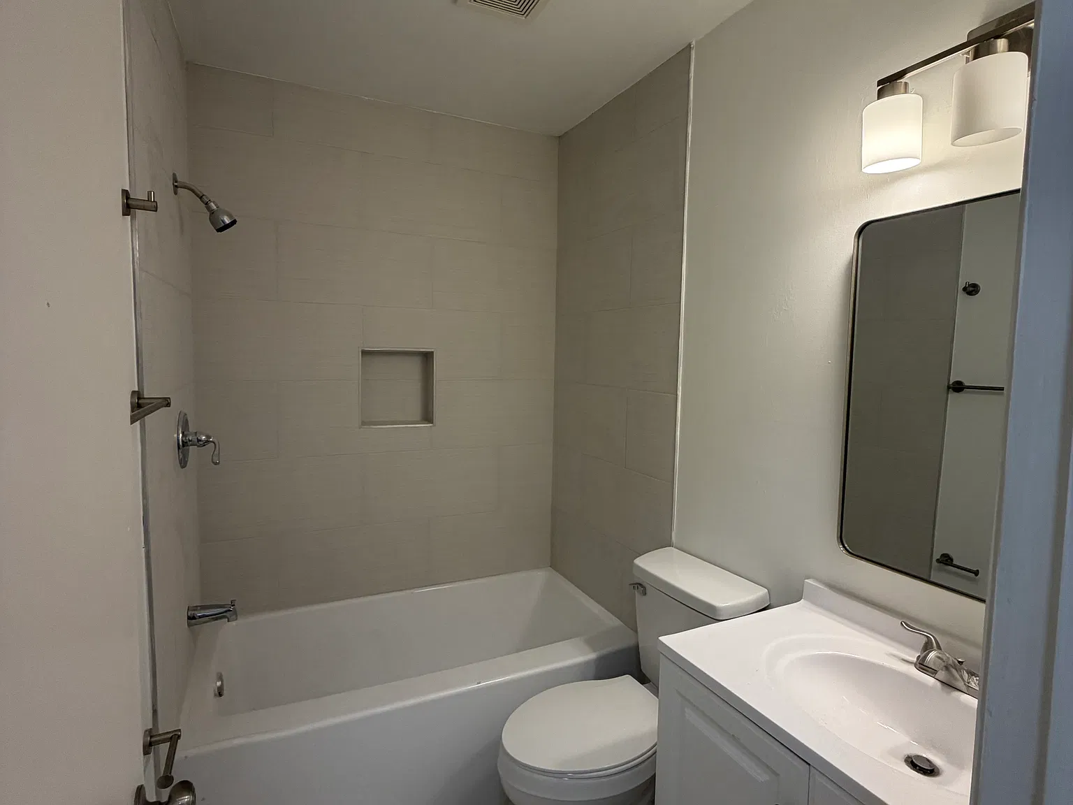 3 bed, 1200 sqft, $2,600 — Photo 4