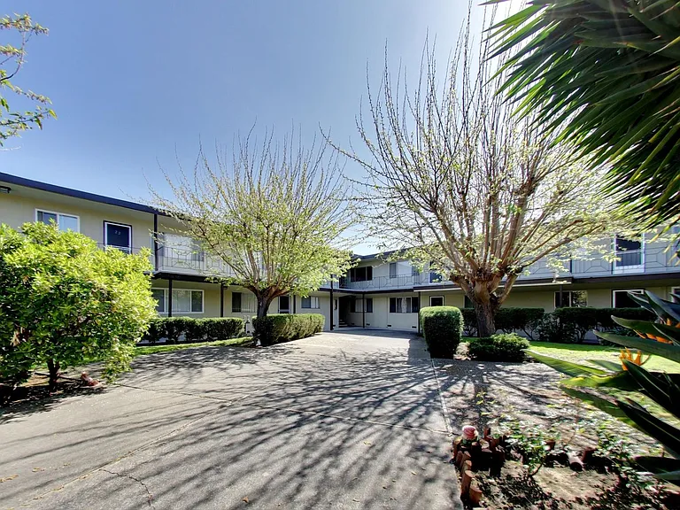Midway Manor Apts. — Photo 45
