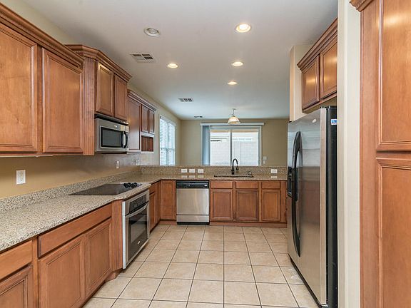 4th image of 2323 E La Salle St