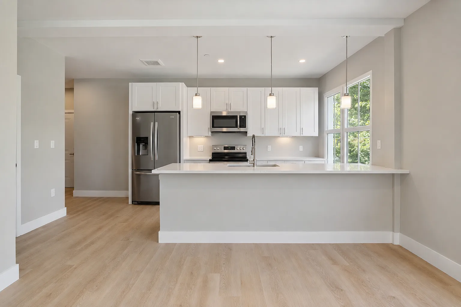 1 bed, 749 sqft, $3,230 — Photo 4
