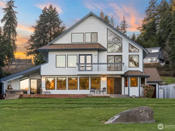897 NW Waters Edge Lane, Bremerton, WA 98312