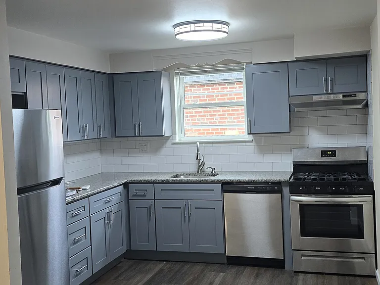 2326 Benson St #2 — Photo 8