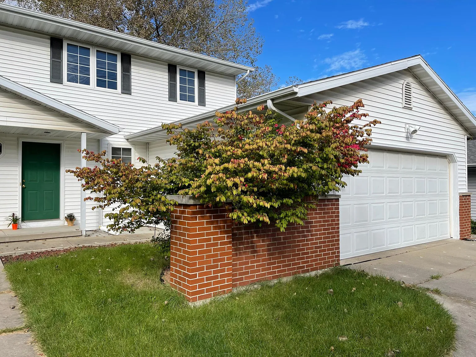 812 N Gammon Rd — Photo 2