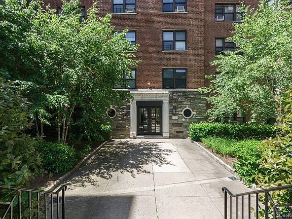 3rd image of 1 Fisher Dr APT 115