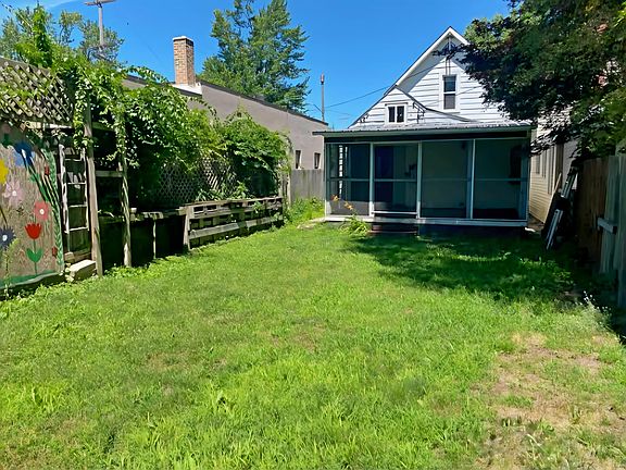2nd image of 1006 Baldwin St SE