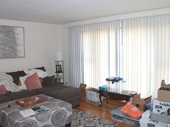 2nd image of 10519 S Artesian Ave APT 1W