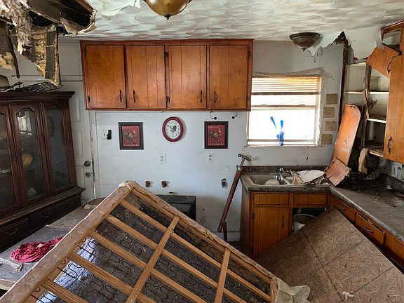 4th image of 2349 Carruthers Dr