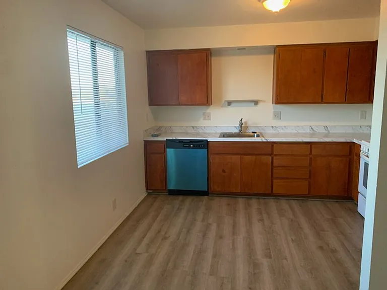1570 Lakeside Ave — Photo 4