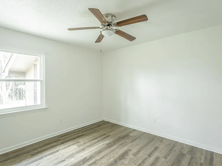 5770 Taggart Drive — Photo 16