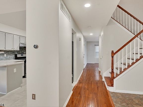 5th image of 111 Castleton Rd