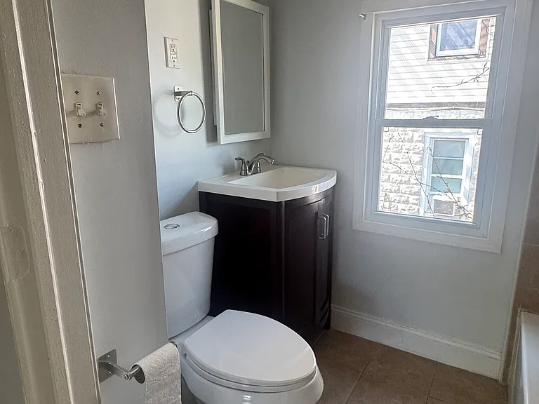 83 Parkwood Ave #4 — Photo 5